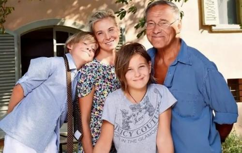 Как Юлия Высоцкая с трагедией дочери Маруси справляется. 01