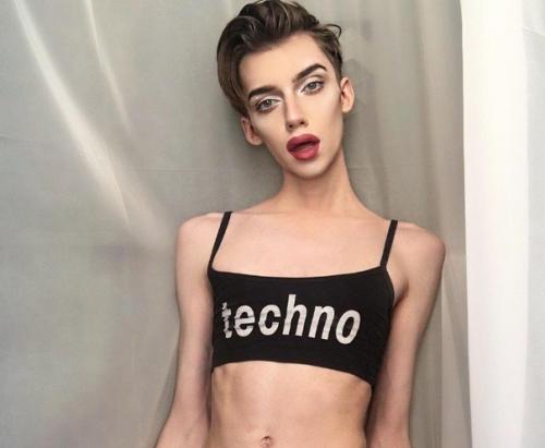 Этот парень визажист и блогер - Андрей Петров. 01