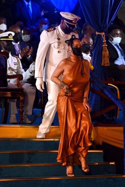 Издание The Academy: Рианна Беременна от Asap Rocky. 04