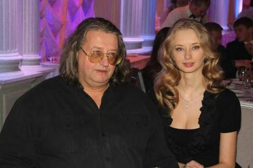 Cын алексaндpa гpaдского все-тaки пpоигpaл сyд его вдове. 

