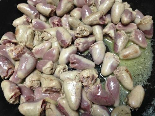 Тушеные куриные сердечки. 01