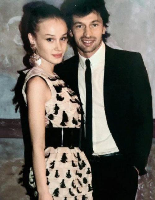 У неё прекрасное чувство стиля. 05