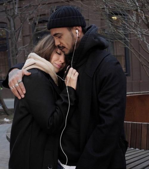 Жена Натанa сообщила о расставании с мужем и впервые подробно рассказала о его измене с лерчек. 03