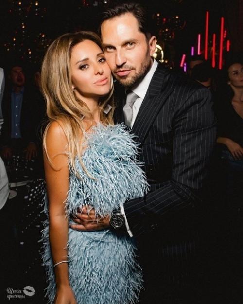 Невероятно красивая жена Александра реввы и мама 2 девочек. 04