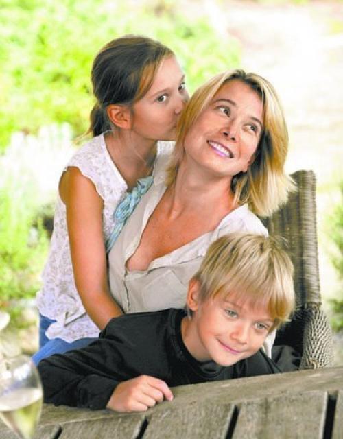 Как Юлия Высоцкая с трагедией дочери Маруси справляется. 02