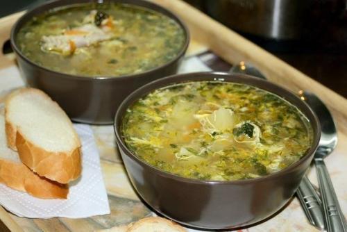 Куриный суп с яйцом.