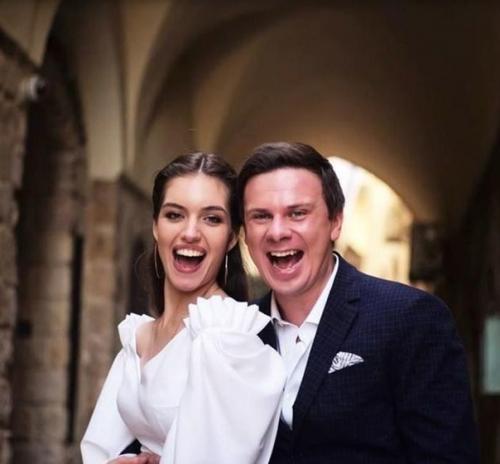 Дмитрий комаров и Александра кучеренко! 01