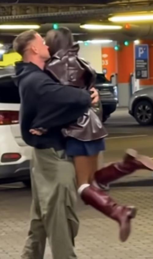 Она решила сыграть в кино. 01