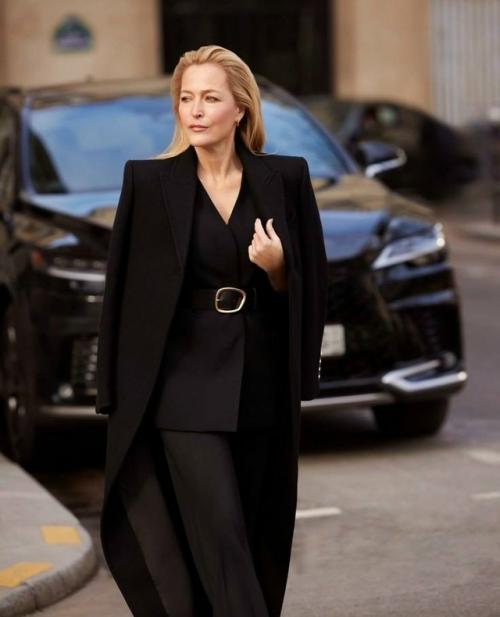 Джиллиан Андерсон давно стала символом взрослой, уверенной сексуальности, в которой нет ни капли показной игры. 01