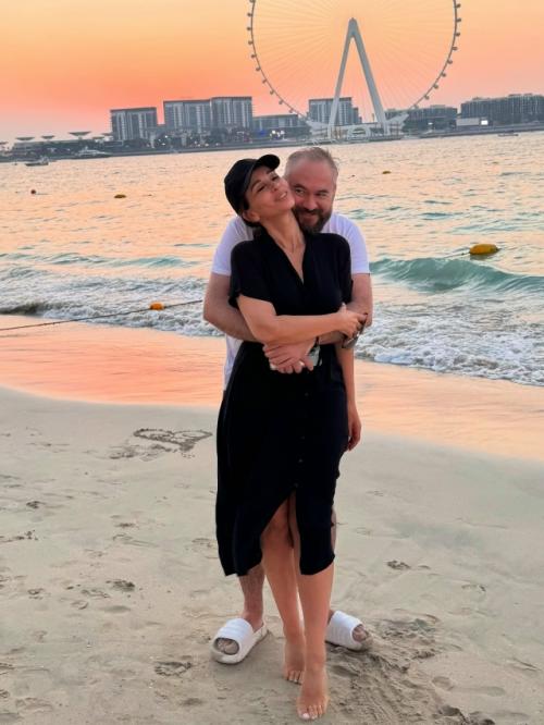 Жених чеховой вышел в свет с бывшей женой. 01