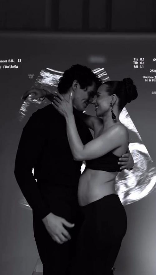 Лерчек экстренно доставили в больницу из-за угрозы выкидыша. 01