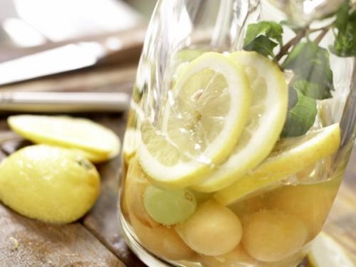 Белая сангрия с виноградом и дыней. 06