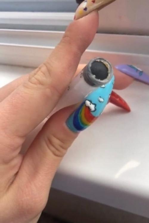 Говорят, что вакуумные очистители пор можно заменить более бюджетной альтернативой - обычным шприцем. 03