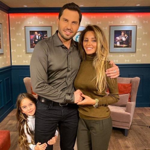 Невероятно красивая жена Александра реввы и мама 2 девочек. 01