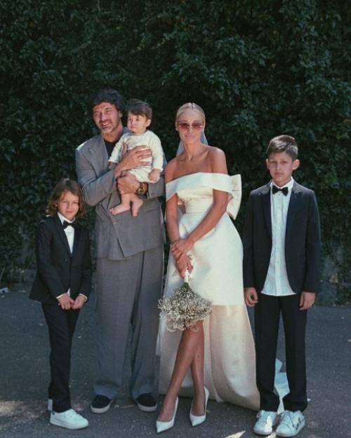 У неё прекрасное чувство стиля. 02