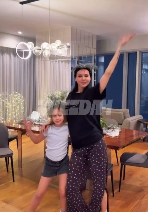 Самойлова свою Холостяцкую квартиру к новому году украсила. 01