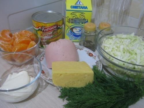 Салат Новогодний.   Салат с мандаринами превосходно подходит к новогоднему столу. 01