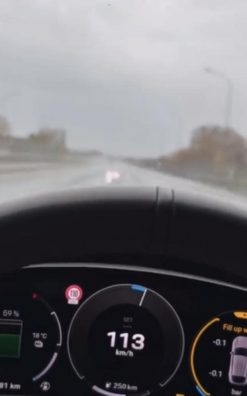 Ты что, такая богачка что ли: именно с этого места у Анджелины поехала психика.  