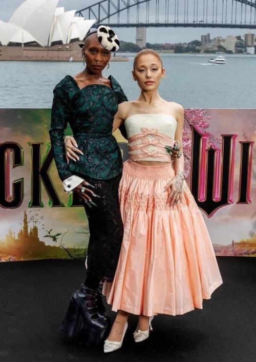 Ариана гранде весит 39 килограмм? 01