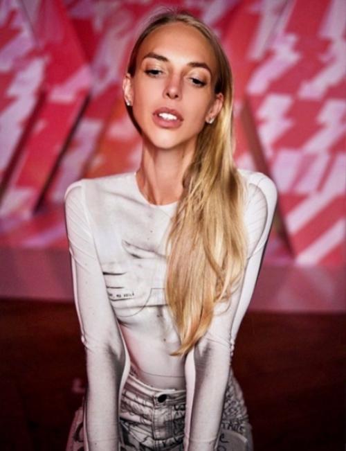 Фигура 35-летней актрисы надежды Сысоевой - мотивирует. 04