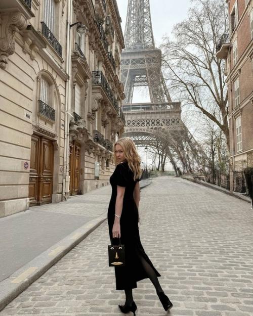 Яна рудкoвская с мoднoй сумкoй стиль в Париже раздает. 01