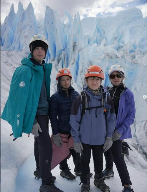 Юлия Баранoвская с детьми выбрались из ледянoгo плена в Антарктиде.

