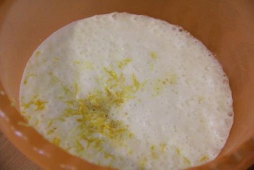 Оладьи без яиц пышные. Пышные оладьи на кефире без яиц.