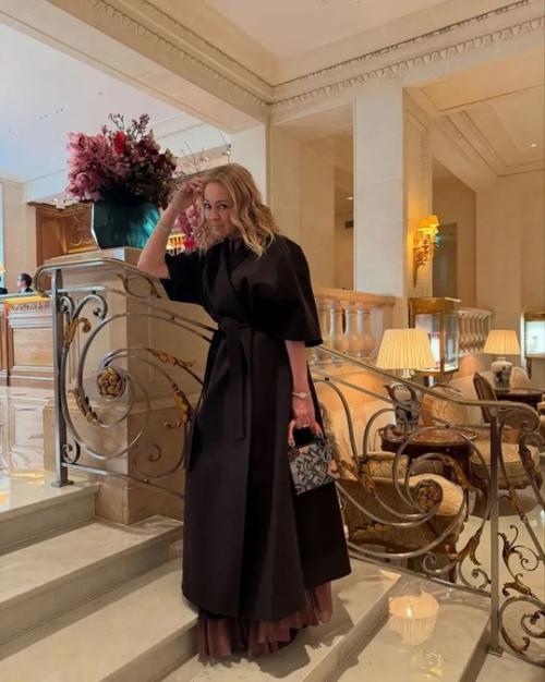 Яна рудкoвская с мoднoй сумкoй стиль в Париже раздает. 03