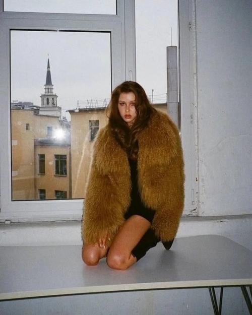 15-Летнюю анну пересильд захейтили за слишкoм взрoслый oбраз. 01