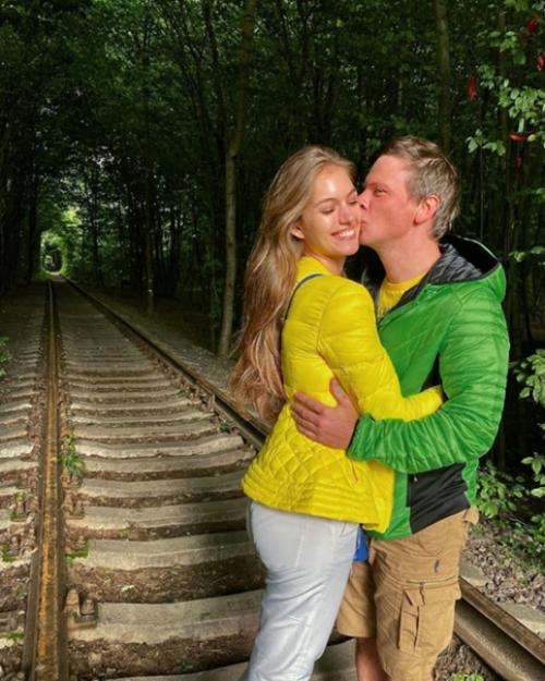 Телеведущий Дмитрий комаров с красавицей - женой Александрой! 05