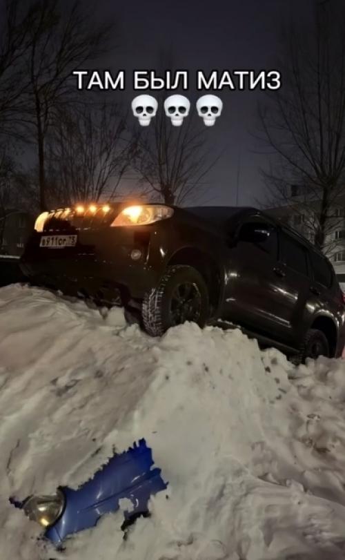 Зима - это время, когда парковка превращается в настоящую лотерею, но этот случай явно бьет все рекорды по неудачливости. 01