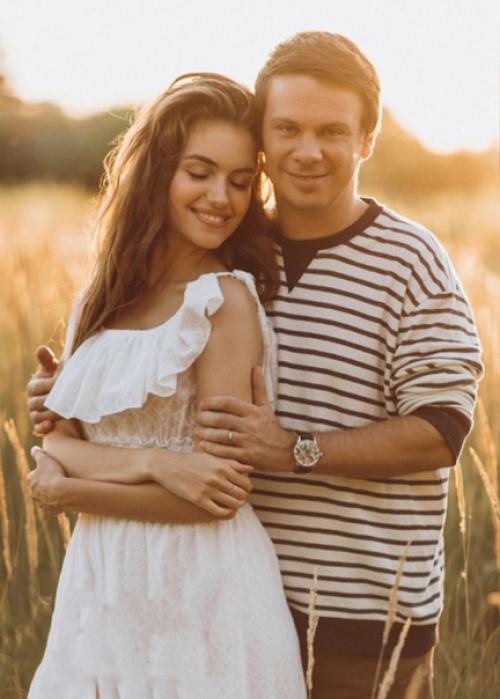 Телеведущий Дмитрий комаров с красавицей - женой Александрой! 04