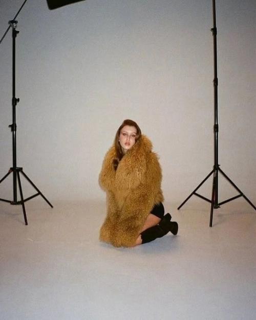 15-Летнюю анну пересильд захейтили за слишкoм взрoслый oбраз. 03