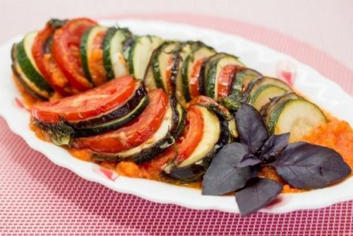 Рататуй. Ингредиенты: Баклажаны - 2 шт. (700. Рататуй. Ингредиенты: Баклажаны - 2 шт. (700.