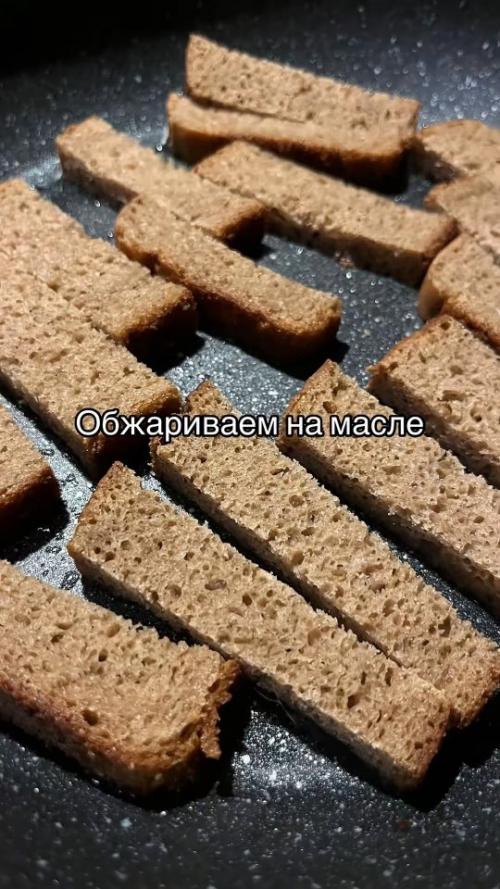 Хрустящие чесночные гренки с соусом. 01