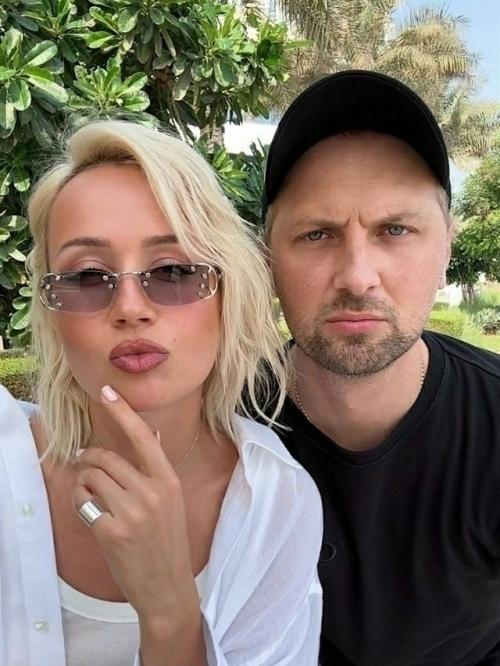 Клава кока считает, что интимная близость на раннем этапе знакомства может со временем перерасти в серьёзные отношения. 02