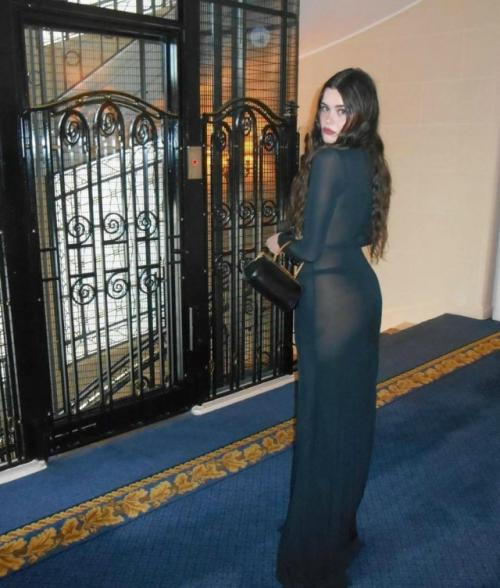 Звезда Эйфории Барби Феррейра поделилась новыми фотографиями у себя в профиле. 01