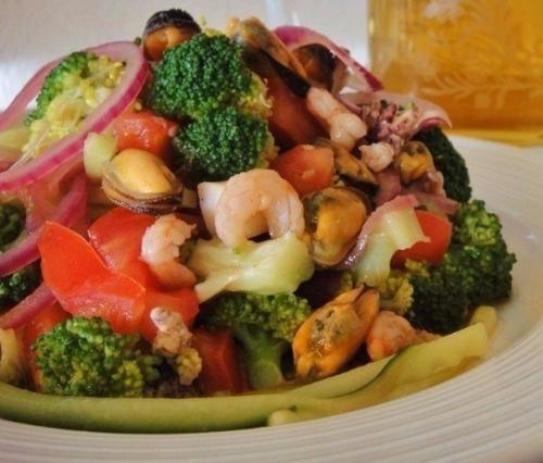 Топ - 8 рецептов очень полезных и низкокалорийных салатов с брокколи. 04 Топ - 8 рецептов очень полезных и низкокалорийных салатов с брокколи. 04