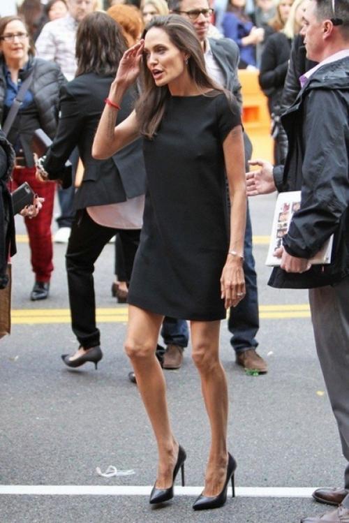 Ого, а вы знали, что Анджелина Джоли болела анорексией? 04