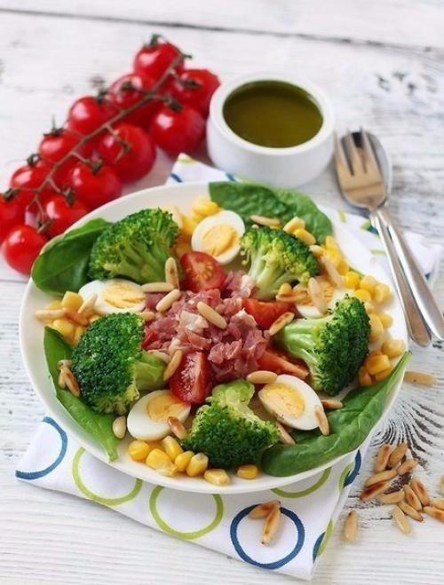 Топ - 8 рецептов очень полезных и низкокалорийных салатов с брокколи. 03 Топ - 8 рецептов очень полезных и низкокалорийных салатов с брокколи. 03