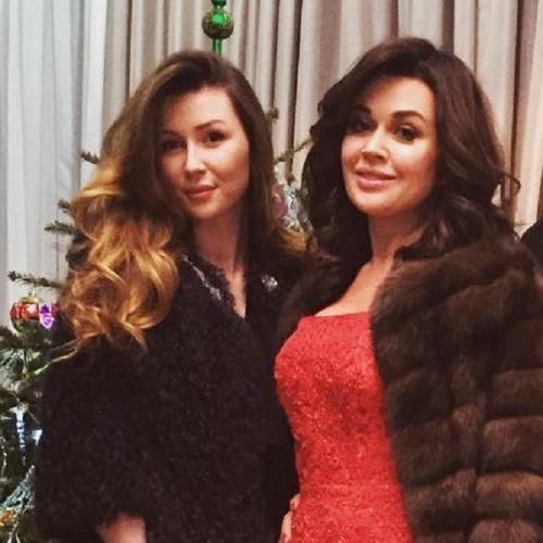 Как же доченька анастасии Заворотнюк похожа на неё! 01