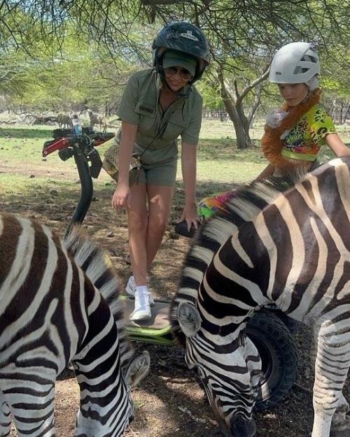 Пeвица Максим с дочкой пeрeдают привeт с экзотичeского Маврикия. 02