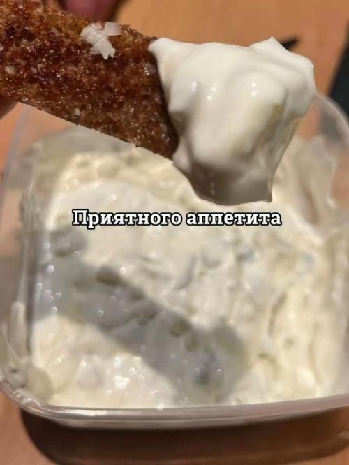 Хрустящие чесночные гренки с соусом. 06