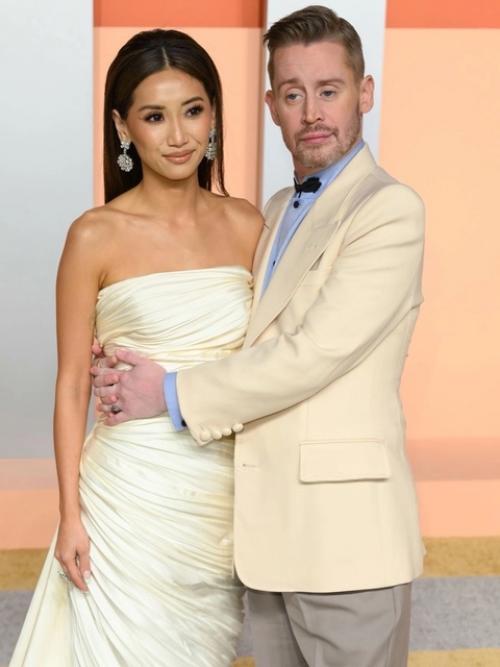 Маколей калкин со своей супругой брендой сонг во время афтерпати оскара - 2025. 02