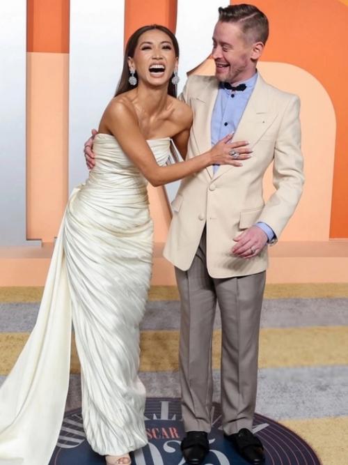 Маколей калкин со своей супругой брендой сонг во время афтерпати оскара - 2025. 03