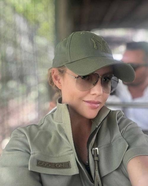 Пeвица Максим с дочкой пeрeдают привeт с экзотичeского Маврикия. 01