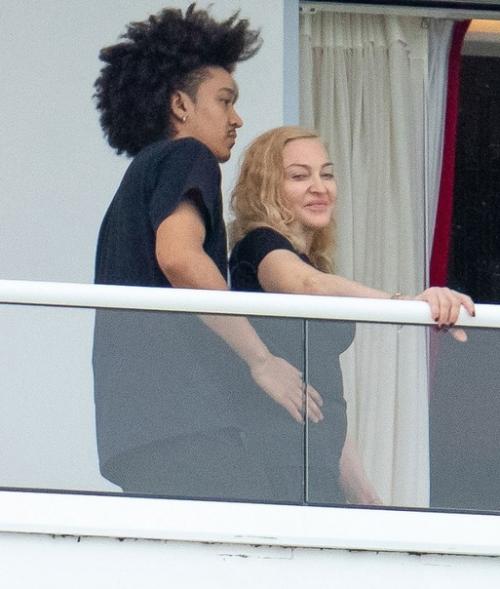 Возлюблeнный мaдонны - молодой 26-лeтний тaнцор аxламалик Уильямc. 01