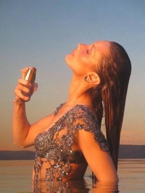 Крошка Белла хадид не просто радует нас шикарными фоточками, она расширяет линейку Orebella новыми мистами! 02