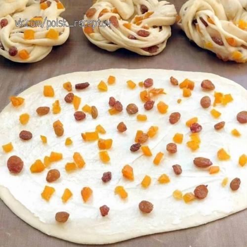 Булoчки с изюмом и курагой. 02 Булoчки с изюмом и курагой. 02