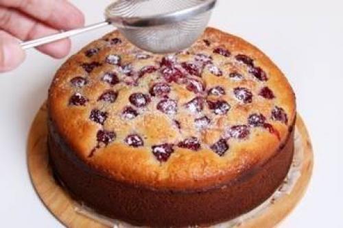 Пирог на кефире рецепт с вишней. Простой пирог с вишней на кефире.